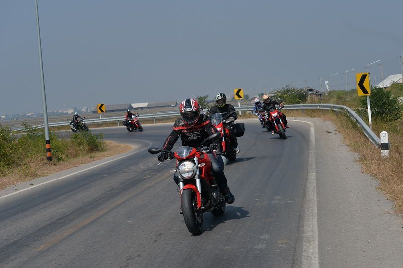 ดราม่า Bigbike เมื่อ บก.จร. ย้ำ Bigbike มีสิทธิ์เท่ามอไซค์เล็ก ห้ามวิ่งช่องทางขวา สะพานข้ามแยก เจอปรับหนัก แถมไปเป็นกลุ่มต้องมีใบอนุญาต