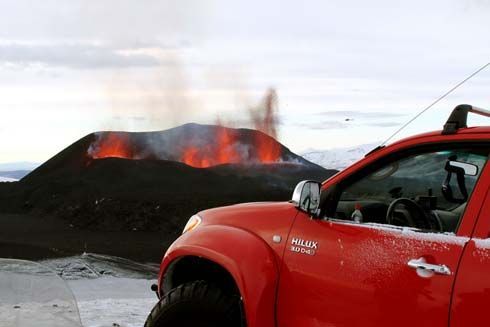 ภาพชุด Toyota Hilux แต่งพิเศษ ลุยภูเขาไฟ Eyjafallajökull ก่อนรอดตายหวุดหวิด