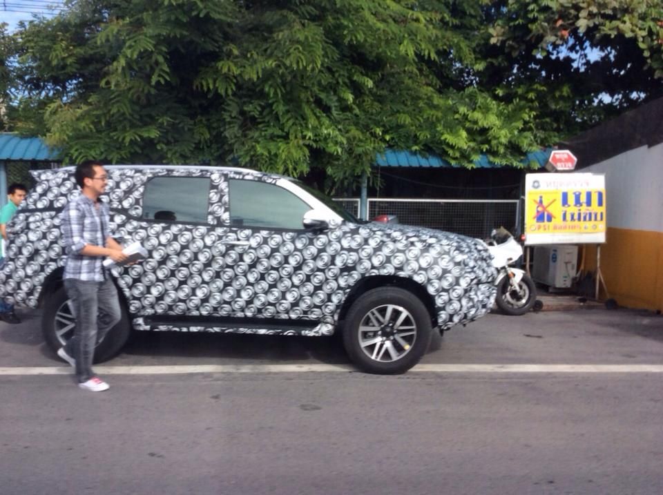 มาแล้ว Spyshot ภาพดักถ่าย All New Toyota Fortuner และ New Toyota Innova จากแฟนเพจของเรา