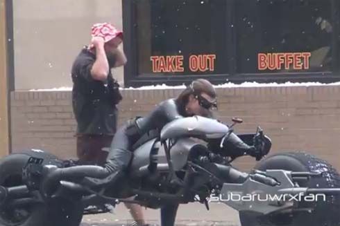 แอบดู Anne Hathaway เป็น Catwoman ใน Batman "The Dark Knight Rises"