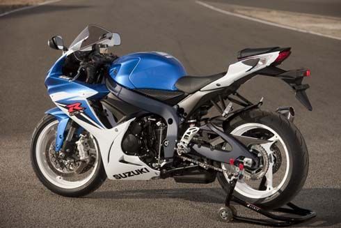 ใหม่ Suzuki GSX-R 600 ไมเนอร์เชนจ์ปี 2011 สั้นลง เบาลง เพื่อการควบคุมที่ดีกว่าเดิม