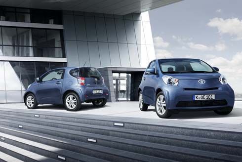 ใหม่ Toyota iQ และ Aygo ปี 2011 ไมเนอร์เชนจ์ด้วยการอัพเกรดภายใน ควงแขนกันไปปารีส