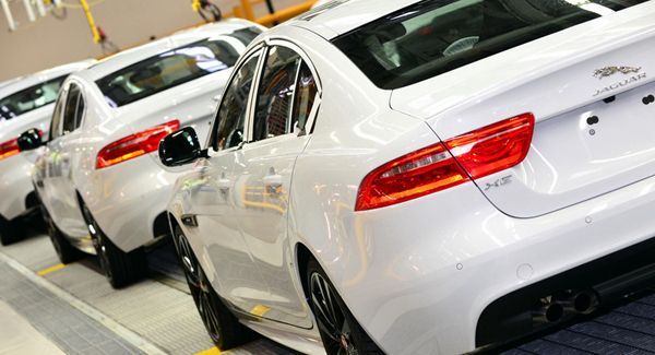 เดินหน้าเต็มสูบ! Jaguar เริ่มผลิต XE คู่แข่ง BMW 3-Series