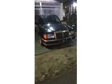 1988 Mercedes-Benz 300E classix