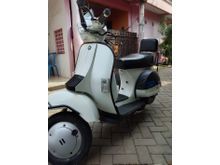 1990 Piaggio Excel scooter