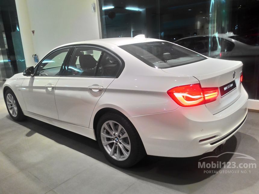 Jual Mobil  BMW  320i 2019 Sport 2 0 di DKI Jakarta 