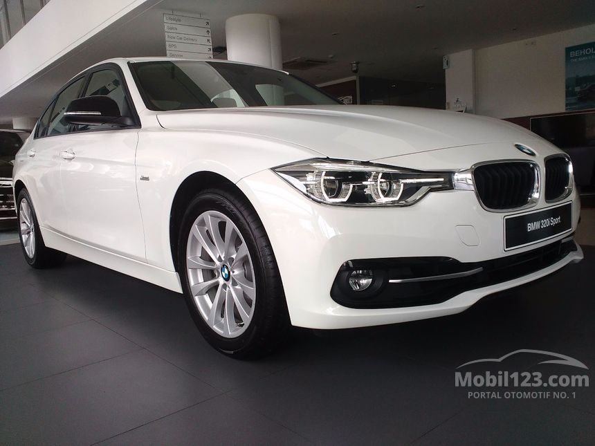 Jual Mobil  BMW  320i  2021 Sport 2 0 di DKI Jakarta 