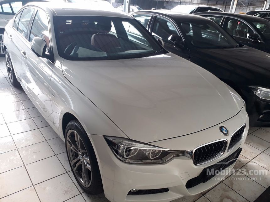 Jual Mobil  BMW  330i 2019 M  Sport  2 0 di DKI Jakarta 