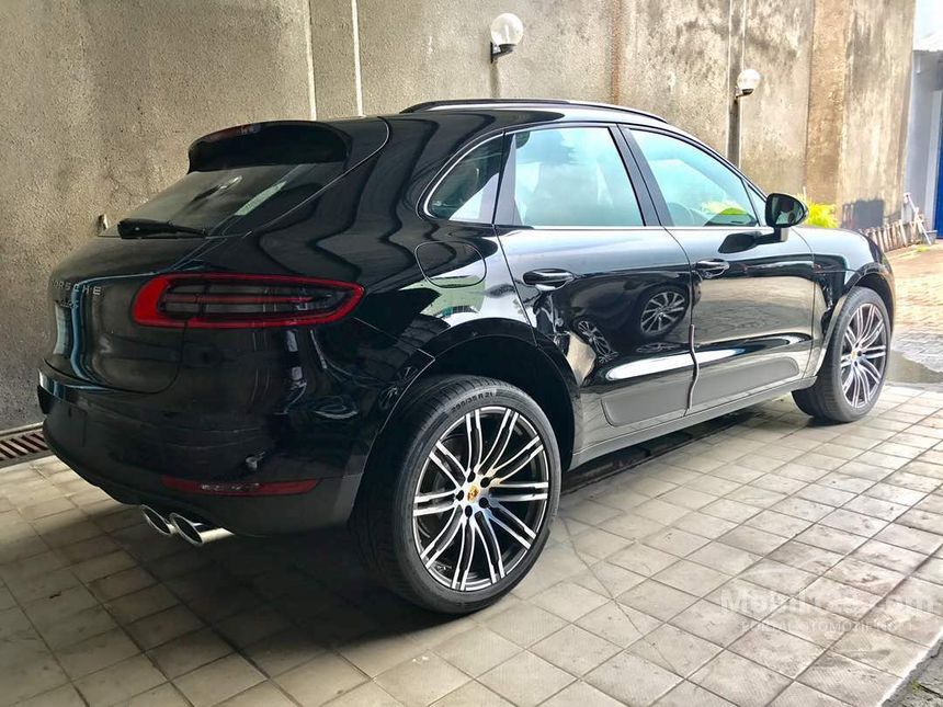 Красные суппорта на Porsche Macan