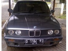 1990 BMW 318i 1.8 1.8 Manual Sedan M40 th 1990 Abu2 Metalic Gegerkalong, Bandung