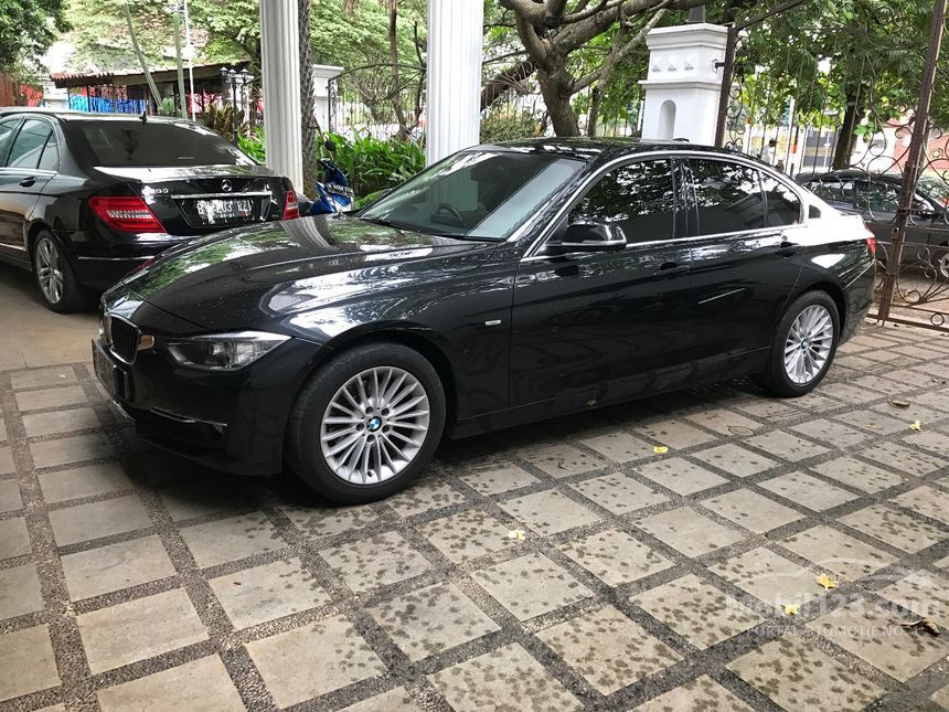 Jual Mobil  BMW  320i  2013 Luxury 2 0 di DKI Jakarta 