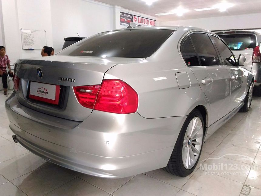 Jual Mobil  BMW  320i 2010 2 0 Automatic Sedan  Silver Rp 285 