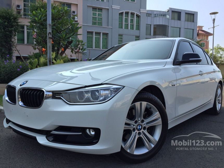 Jual Mobil  BMW  320i 2014 Sport  2 0 di Bali Automatic Sedan 