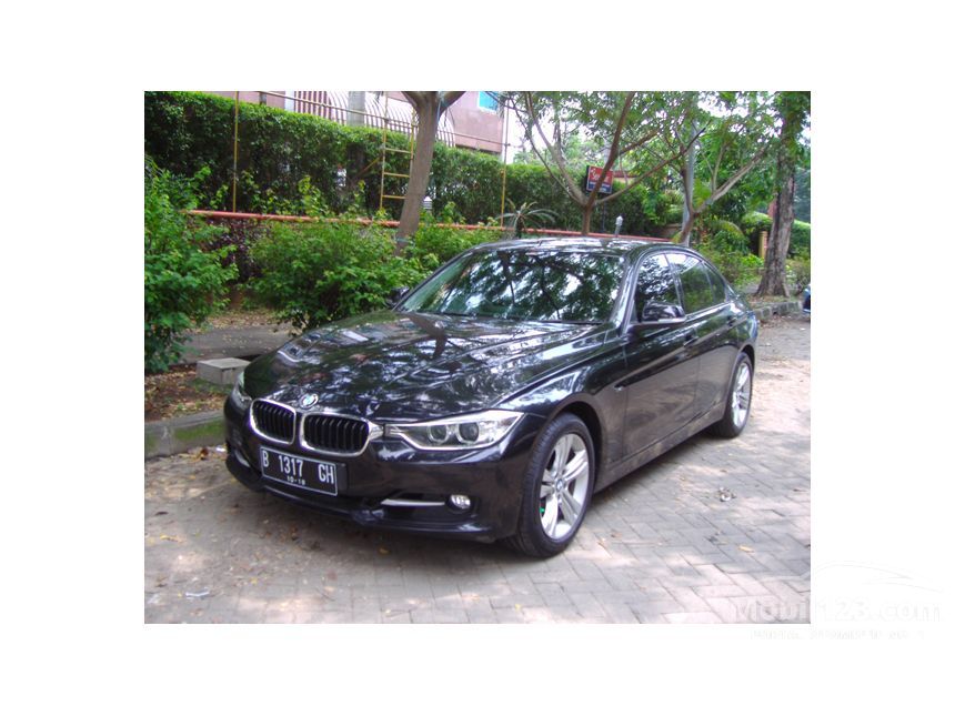 Jual Mobil  BMW 320i 2013 Sport  2 0 di DKI Jakarta 