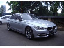 2013 BMW 328 i Sport Sedan Twin Turbo Sun Roof Berikut No Pol B 1 MAC Silver Interior Merah