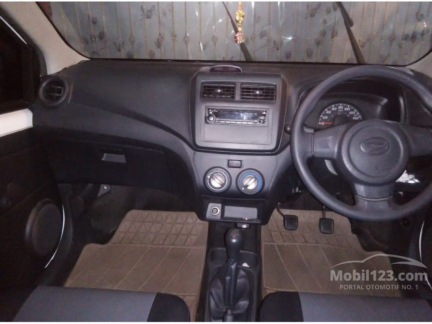 Jual Mobil Daihatsu Ayla 2013 D+ 1.0 di Jawa Timur Manual 