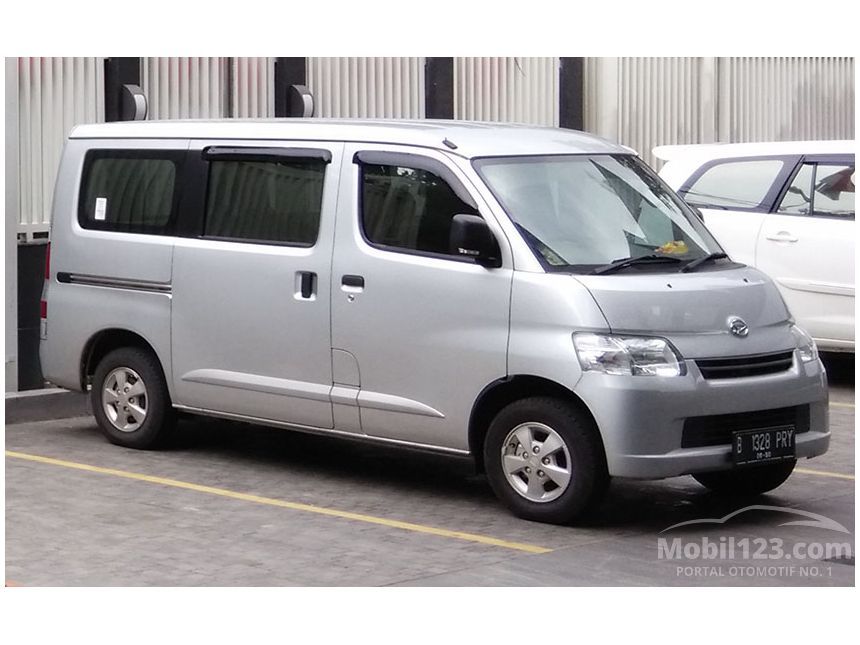 Jual Mobil Daihatsu Gran Max 2015 D 1.3 Manual Van Silver 