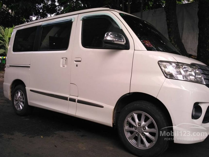 Jual Mobil Daihatsu Luxio 2014 X Prestige 1.5 di Jawa 
