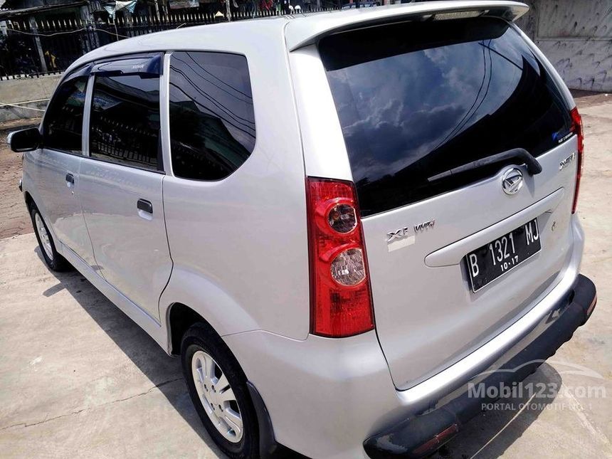 Jual Mobil Daihatsu Xenia 2006 Xi 1.3 Manual MPV Silver Rp 