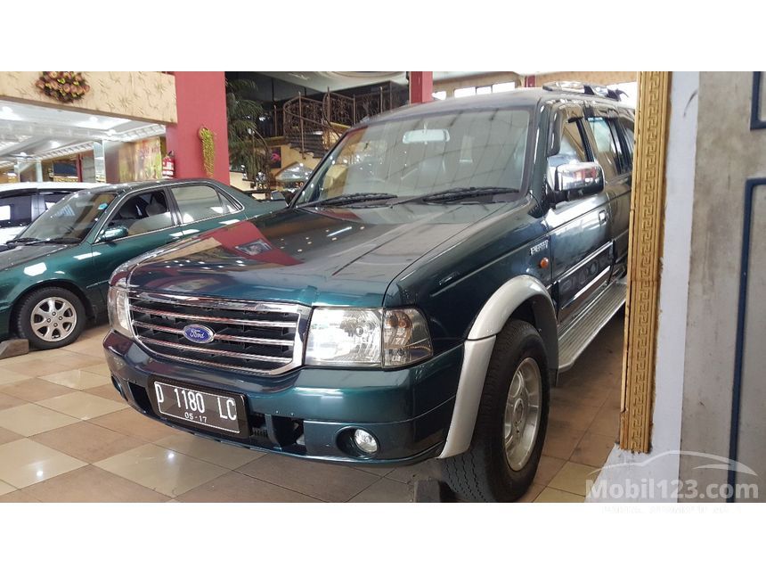 Jual Mobil Ford  Everest  2004 XLT 2 5 di Jawa Barat 