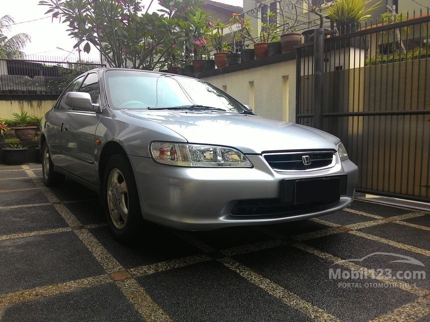 Honda Accord  2000  2 2 di Jawa Barat Manual Sedan  Silver Rp 