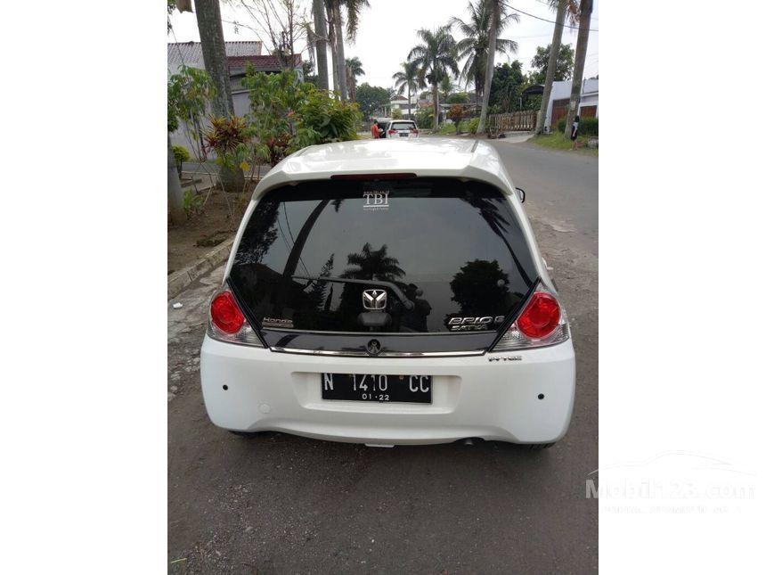 Jual Mobil  Honda  Brio  2014 Satya E 1 2 di Jawa Timur 