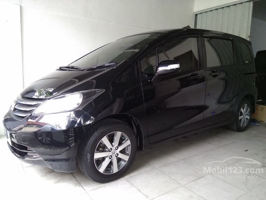 Jual Mobil Honda Freed 2010 1.5 1.5 di Jawa Tengah 