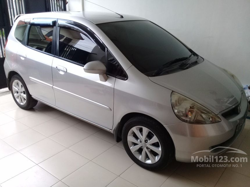 Jual Mobil Honda Jazz 2005 i-DSI 1.5 di Jawa Timur 