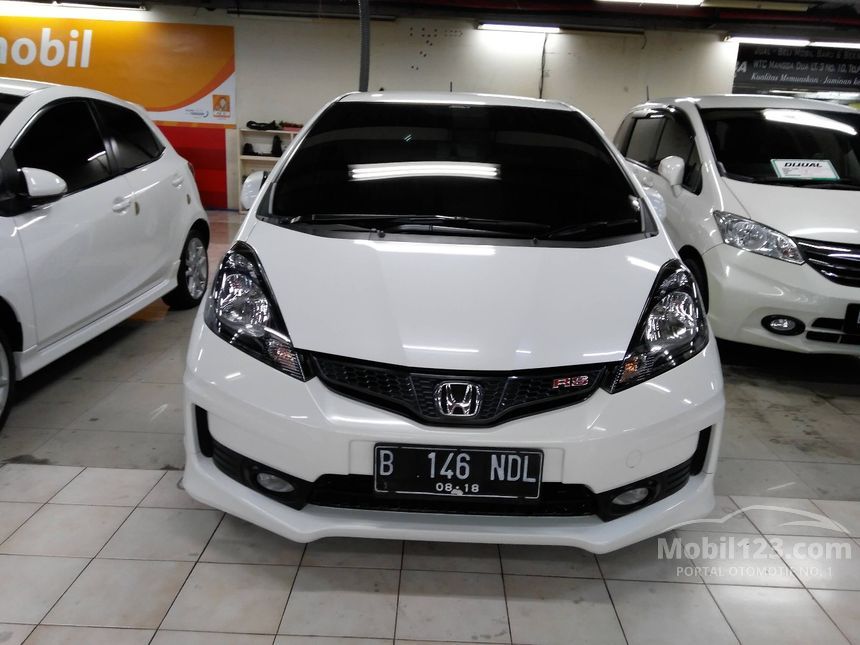 Foto Mobil Jazz Warna Putih - Gambar 08