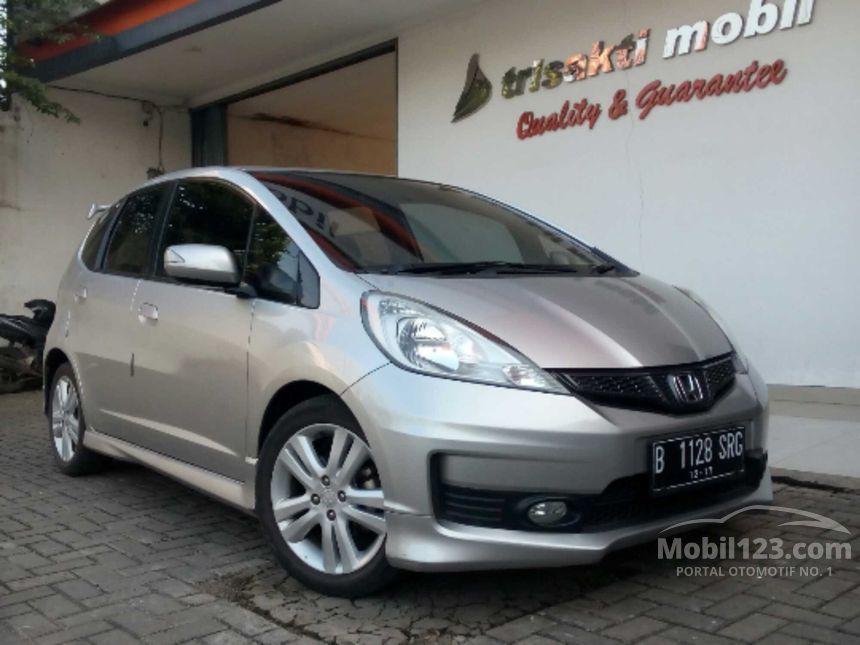 Foto Mobil Honda Jazz Warna Putih - Rommy Car Foto Mobil Honda Jazz Warna Putih - Rommy Car