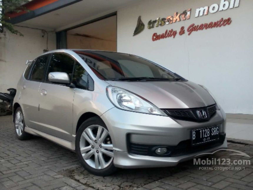 Foto Mobil Honda Jazz Warna Putih - Rommy Car