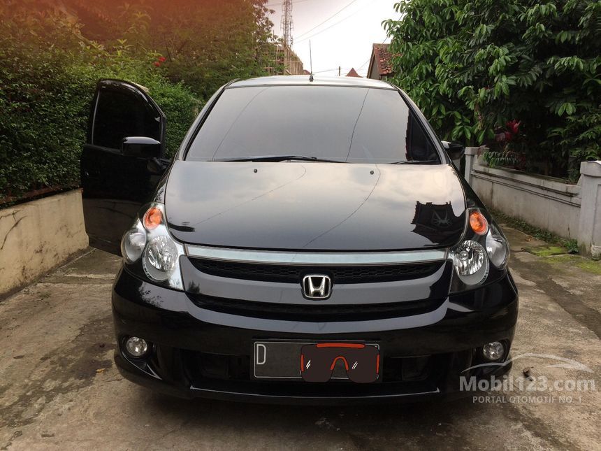 Honda Stream 2004 2 2.0 di Jawa Barat Automatic MPV Hitam Honda Stream 2004 2 2.0 di Jawa Barat Automatic MPV Hitam