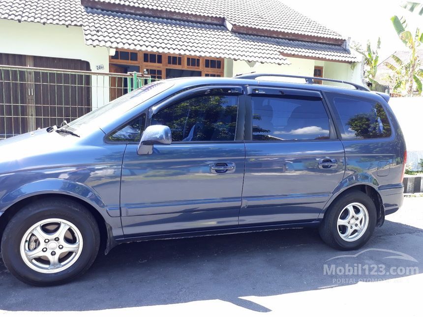 Jual Mobil Hyundai Trajet 2002 GLS 2.0 di Jawa Tengah 