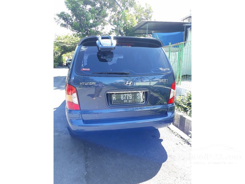 Jual Mobil Hyundai Trajet 2002 GLS 2.0 di Jawa Tengah 