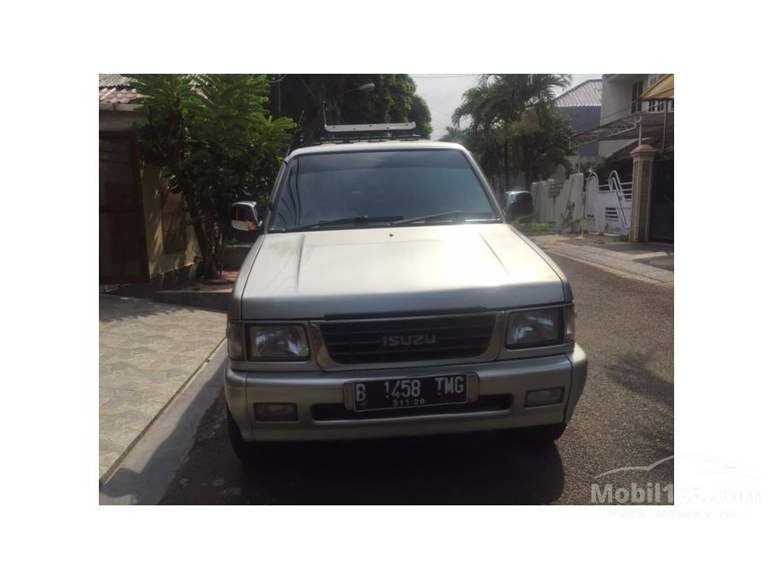 Jual Mobil  Isuzu Panther  2000 LS Hi  Grade  2 5 di DKI 