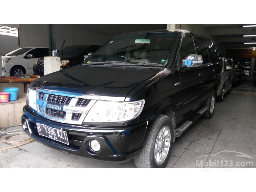 Jual Mobil  Isuzu  Panther  2014 LS  2 5 di Jawa Timur  Manual 