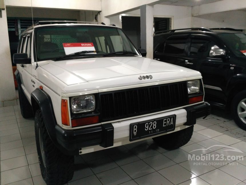  Jual Mobil Jeep Cherokee  1994 4 0 di Jawa Barat Automatic 