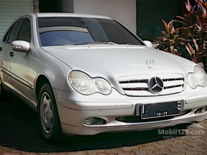 Jual Mobil  Mercedes Benz C200 2002 Classic  2 0 di DKI 