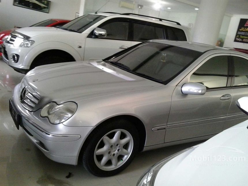 Jual Mobil  Mercedes  Benz C240 2003 Elegance 2 6 di Jawa 