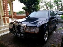 1988 Mercedes-Benz E200 2.0 Sedan