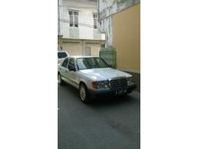 1987 Mercedes-Benz E200 2.0 Sedan