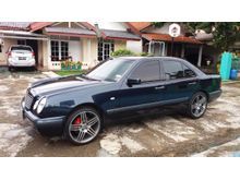 1997 Mercedes-Benz E230 2.3 W210 Sedan