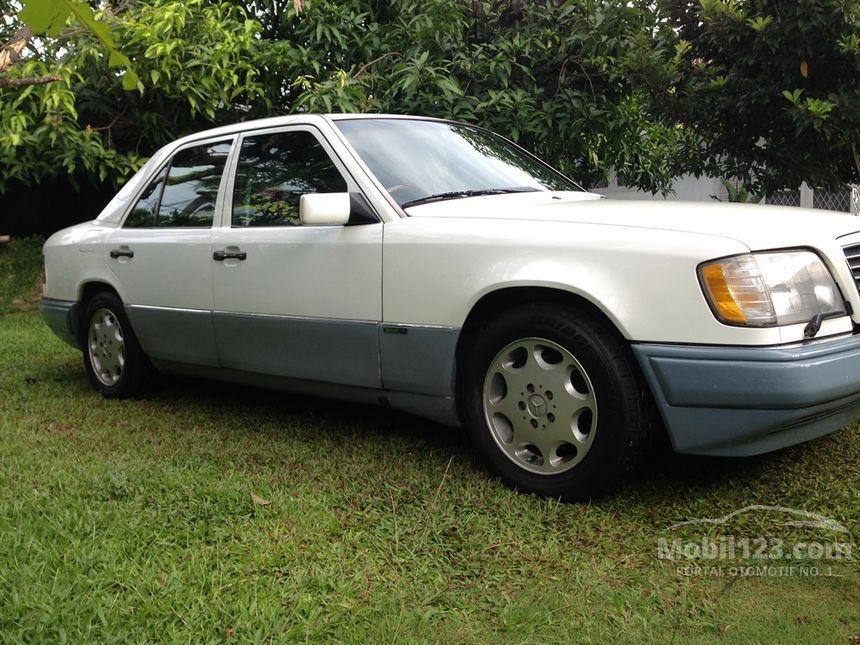 Jual Mobil Mercedes-Benz E320 1993 W124 3.2 Automatic 3.2 