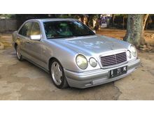 1996 Mercedes-Benz E320 3.2 W124 3.2 L6 Automatic Sedan