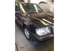 1996 Mercedes-Benz E320 3.2 W124 3.2 L6 Manual Sedan