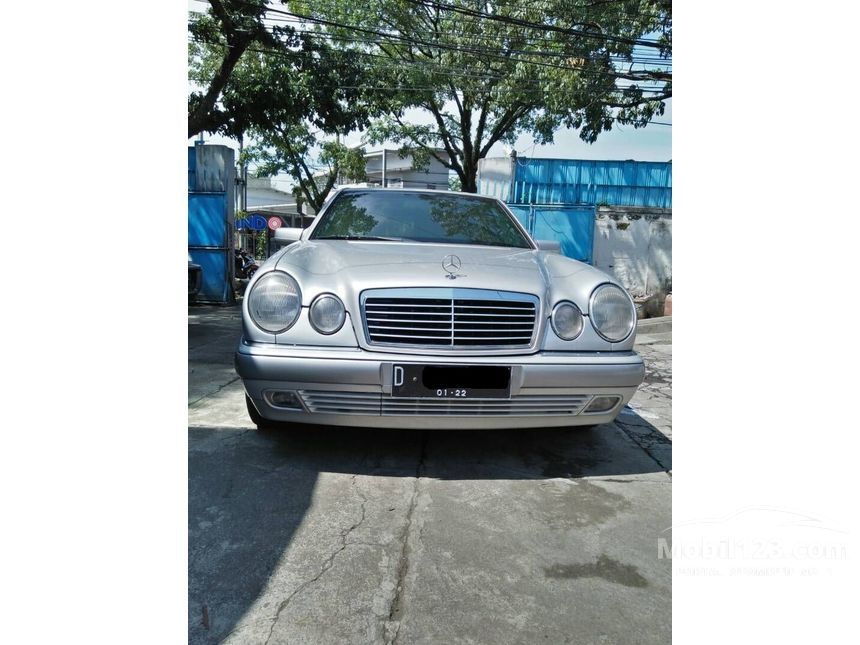 Jual Mobil Mercedes-Benz E320 1998 W210 3.2 Automatic 3.2 