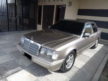 1989 Mercedes-Benz 200E 2.0 W124 L4 2.0 Manual Sedan