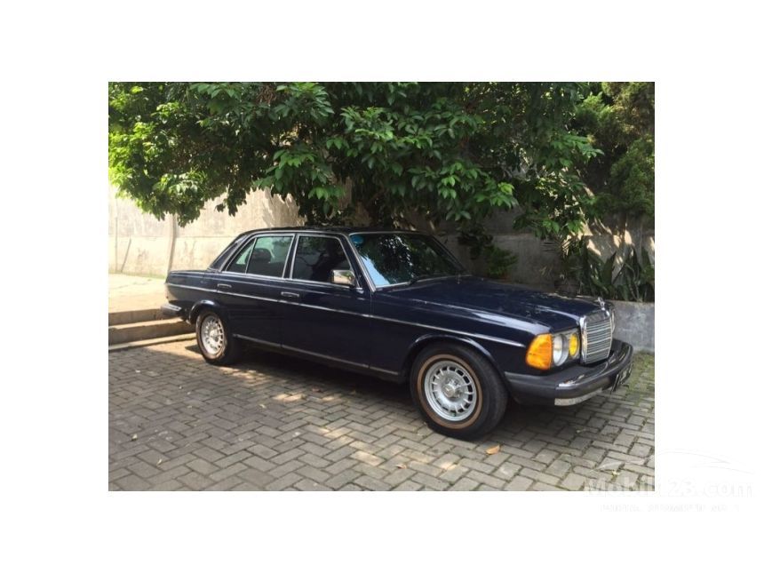 Jual Mobil Mercedes-Benz 230E 1982 W123 2.3 Automatic 2.3 