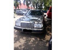 1993 Mercedes-Benz 230E 2.3 W124 L4 2.3 Manual Sedan