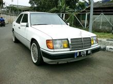 1989 Mercedes-Benz 300E 3.0 Sedan